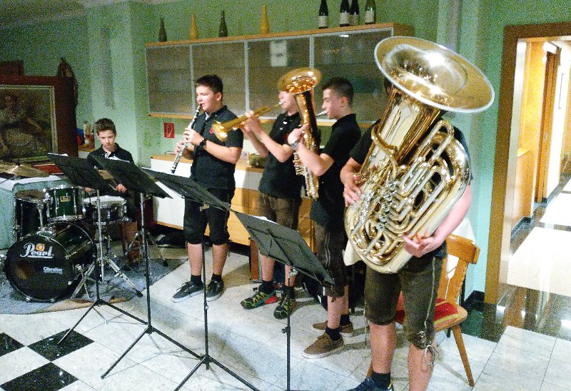 10 Als naechsters spielen DIE JUNGEN MUNDEWURZEN auf.jpg